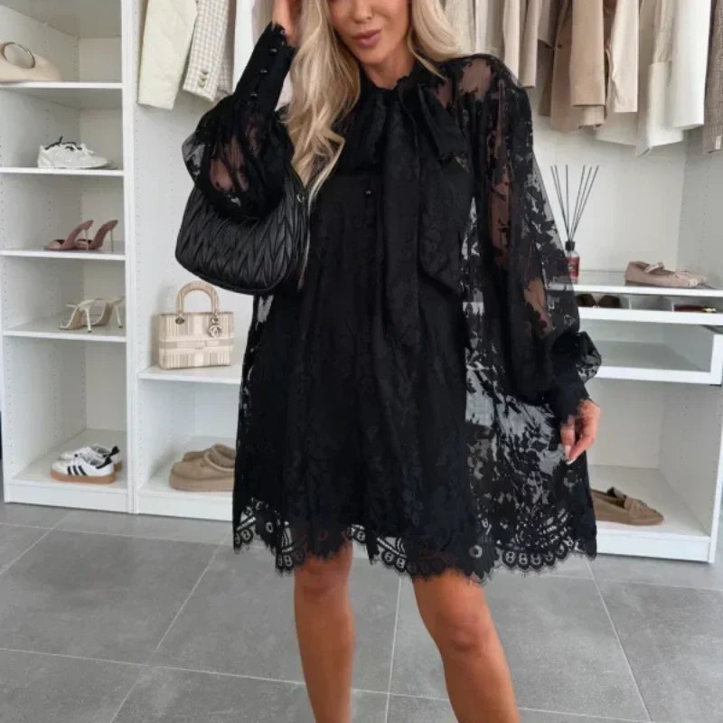 Maëva - Mini-robe en dentelle avec col noué