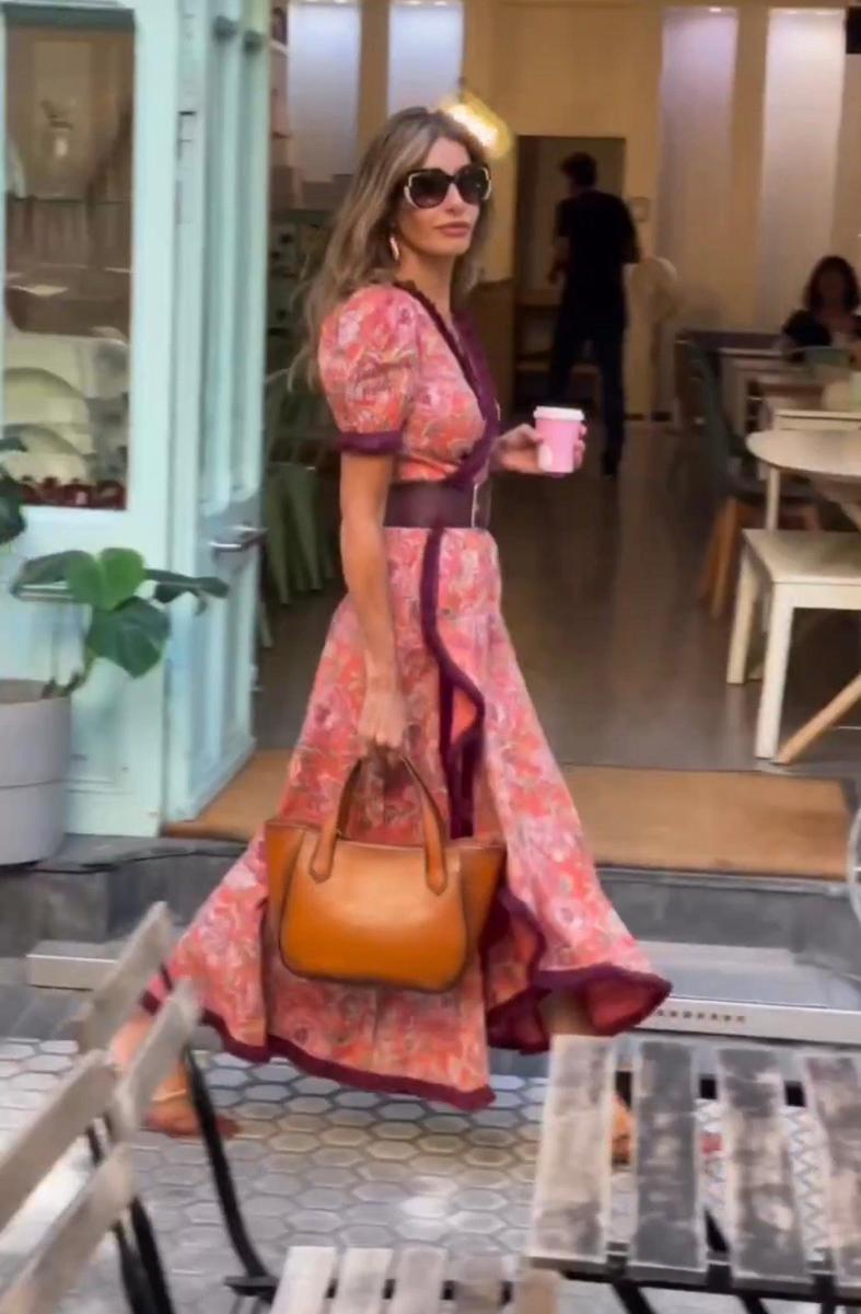 Aglaé – Robe longue asymétrique à manches bouffantes