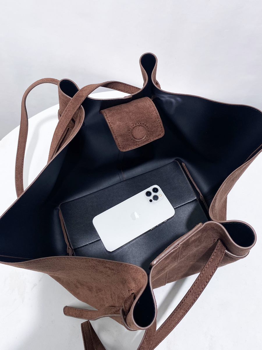 Ivanaëlle – Sac en daim élégant et spacieux