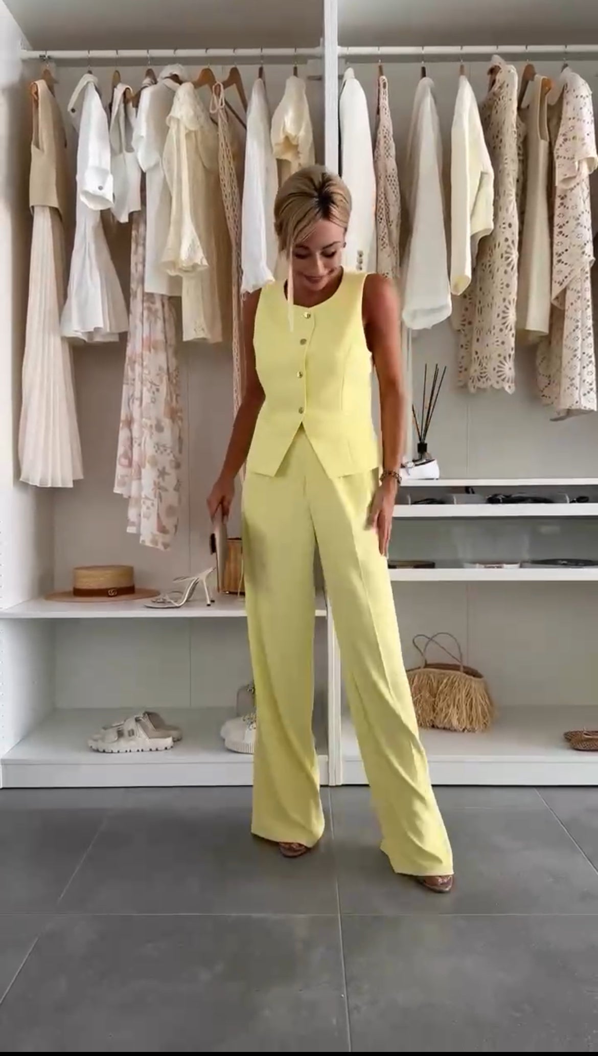 Éleonore – Ensemble élégant à boutons et pantalon fluide