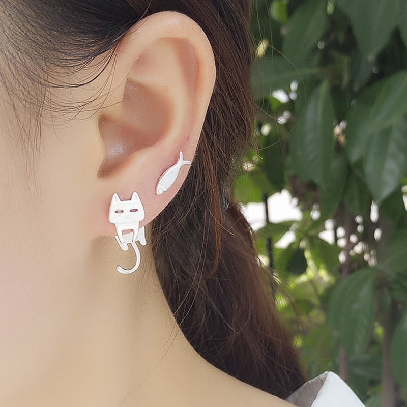 Grimphelis – Boucles d’oreilles en argent avec poisson et chat grimpant