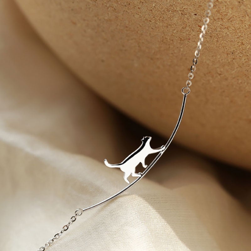Grimpette – Collier en argent avec petit chat grimpant