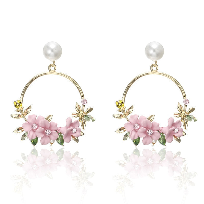 Florélia – Boucles d’oreilles rondes florales avec perle