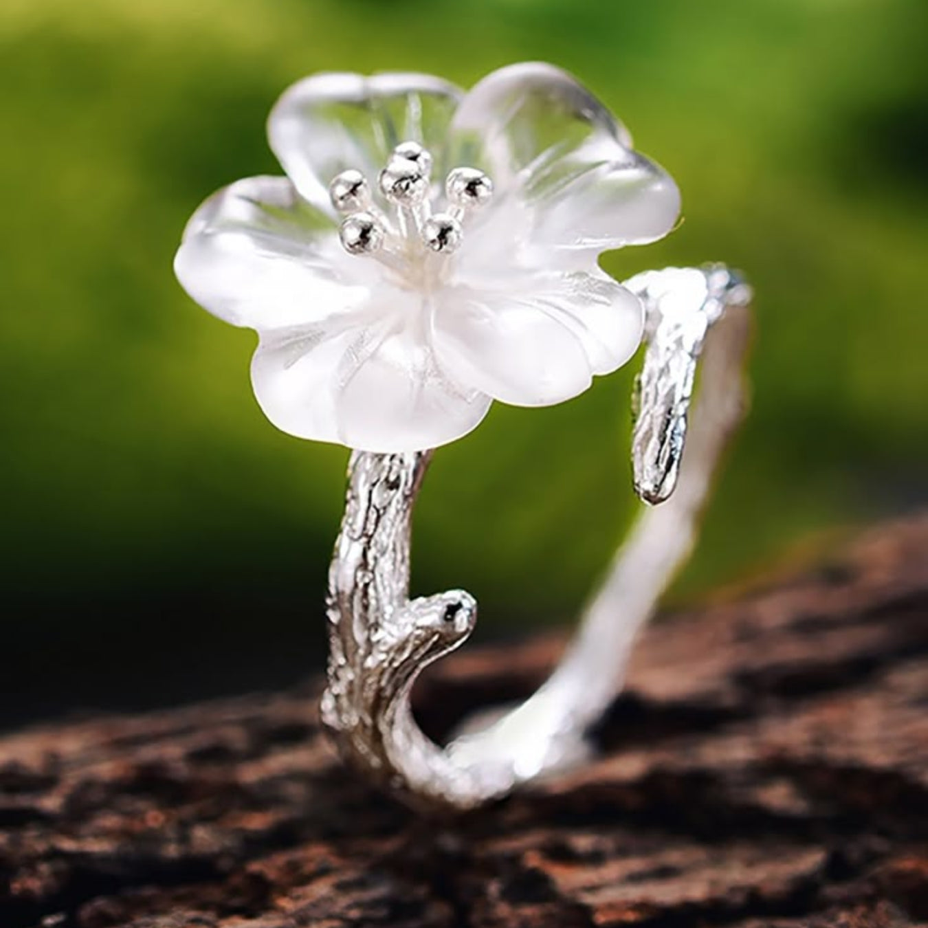 Lotévia – Bague en argent avec lotus blanc