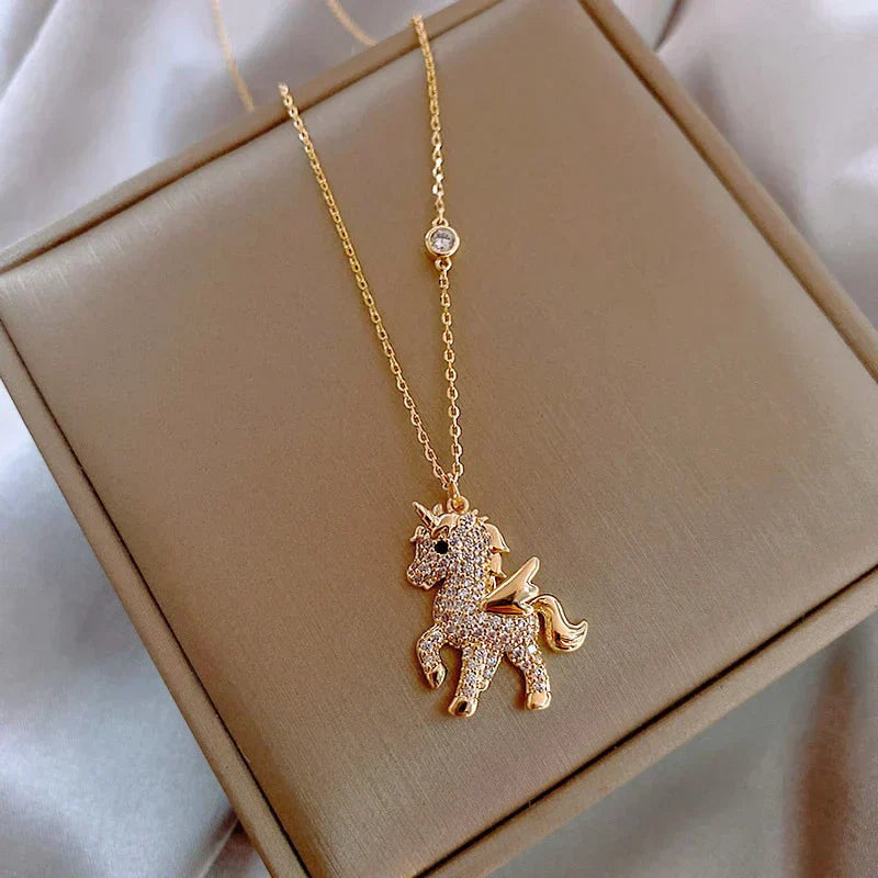 Licornelle – Collier doré avec licorne en zirconia