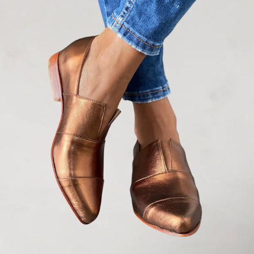 Célianne - Mocassins stylés à bout pointu avec encolure en v