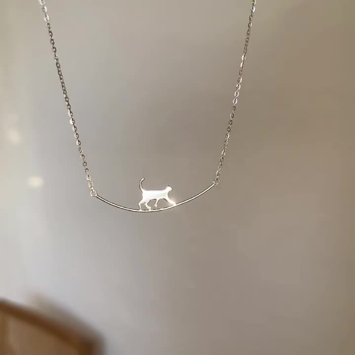 Grimpette – Collier en argent avec petit chat grimpant