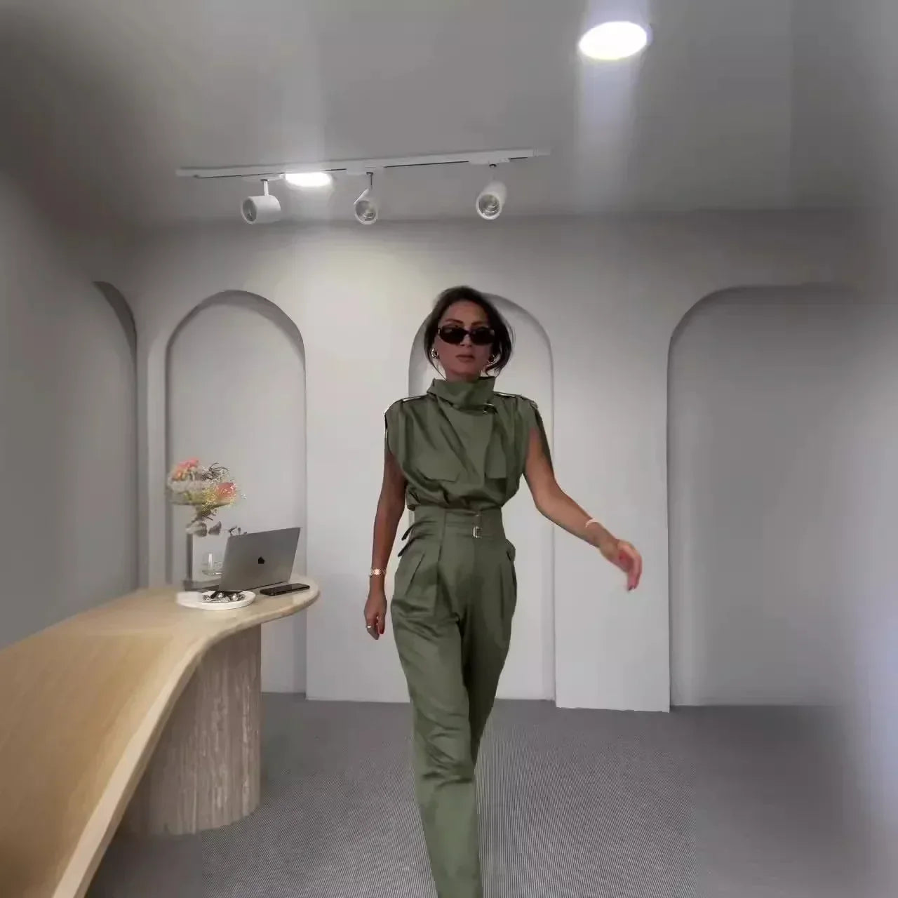 Clotilde – Ensemble blouse et pantalon léger élégant