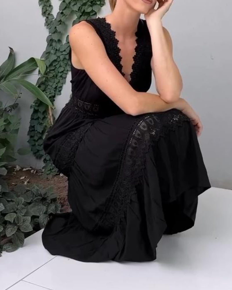 Lumière – Robe en dentelle avec décolleté en v