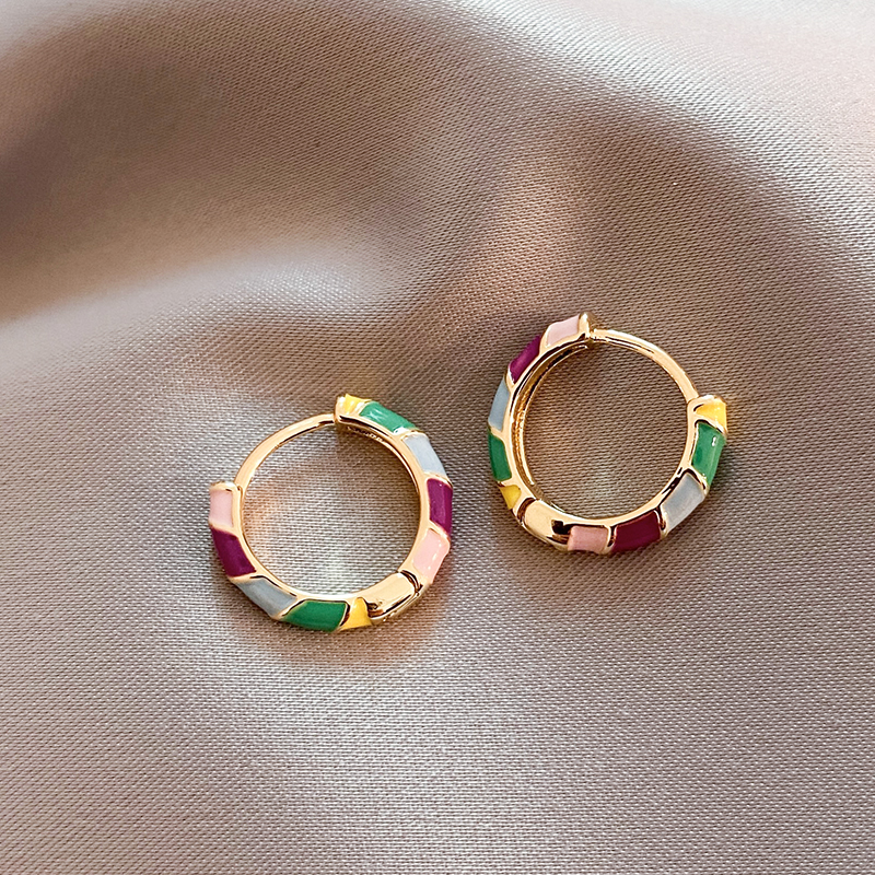 Oréliva – Boucles d’oreilles élégantes en or avec émail multicolore