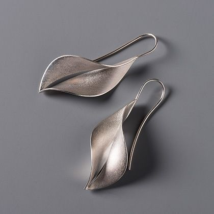Élora – Boucles d’oreilles en argent en forme de feuille