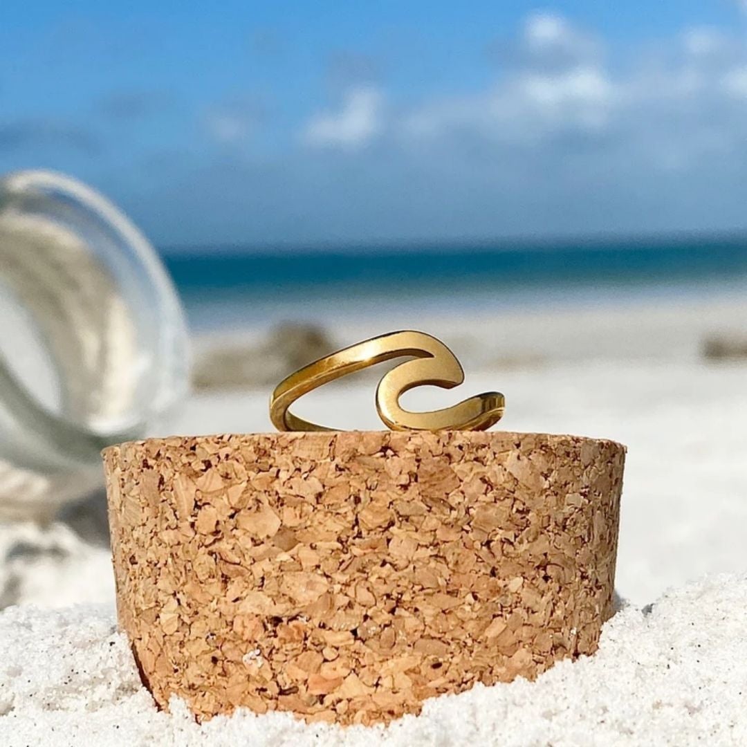 Ondélys – Bague dorée en forme de vague