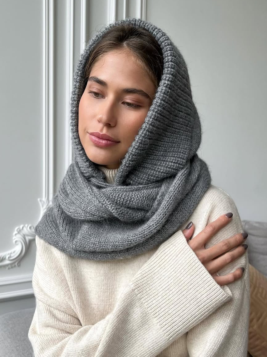 Lorène - Écharpe chic avec casquette intégrée