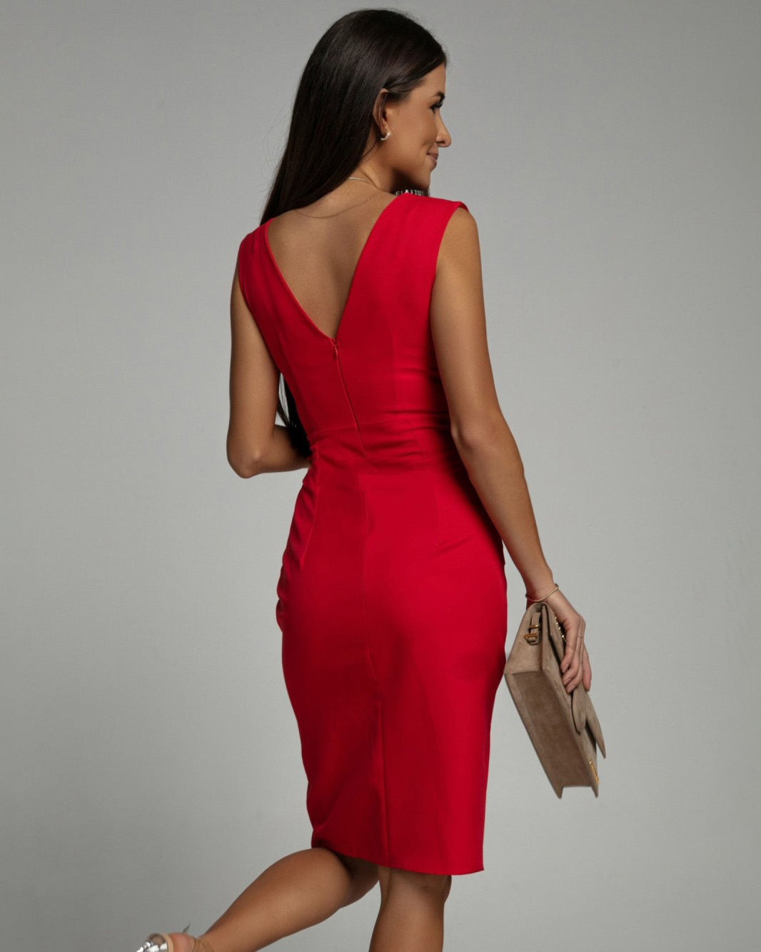 Floria – Robe ajustée avec décolleté en V et fente