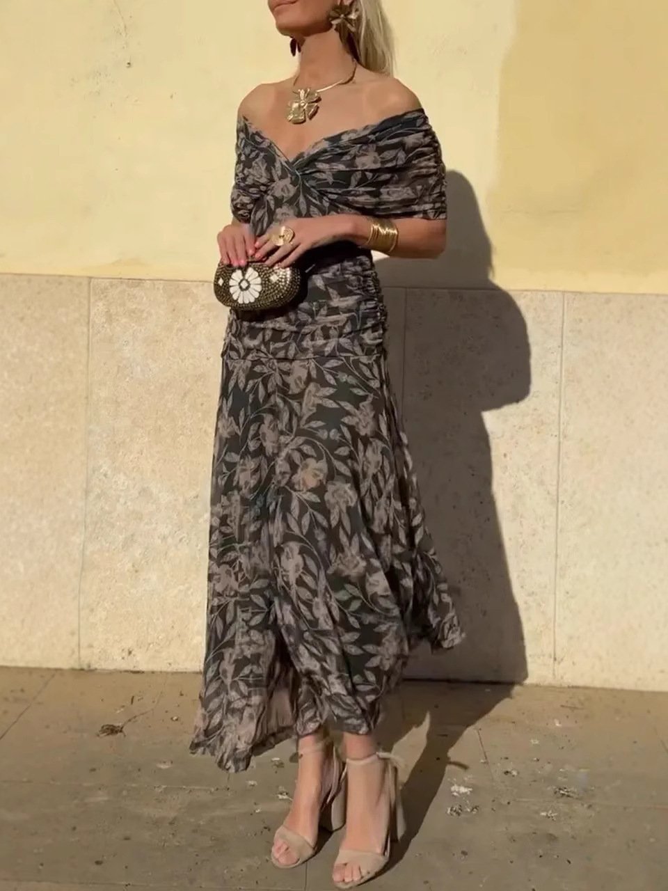 Naomi – Robe longue fluide à motif floral