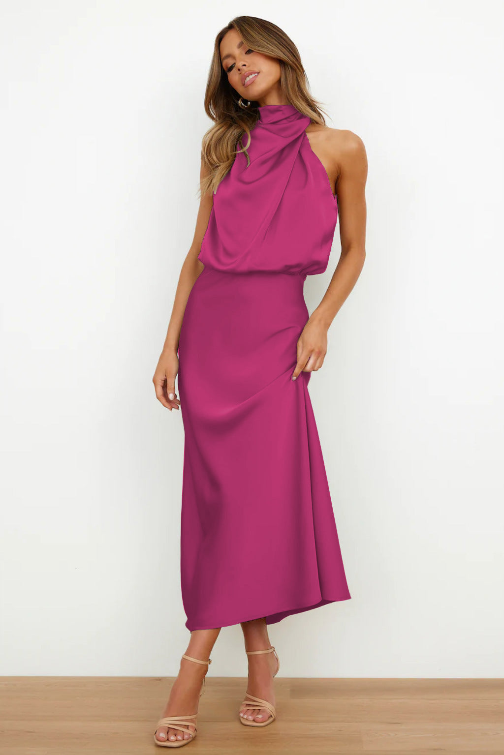 Léonille – Robe longue en satin à col licou