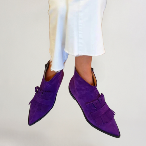 Élavine - Bottes plates en suédine avec pompons et bout pointu