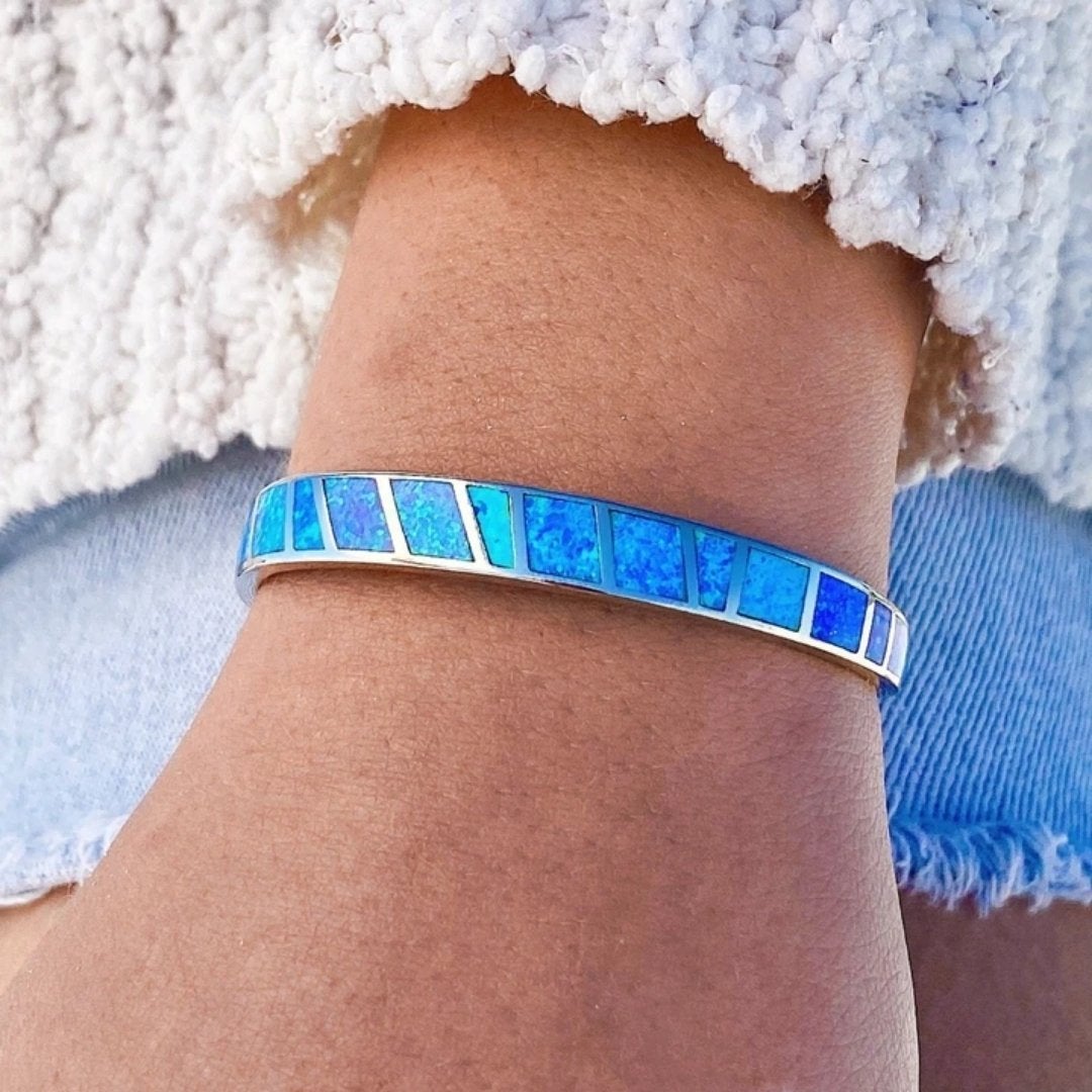 Azuriane – Bracelet en argent avec pierre d’opale bleue