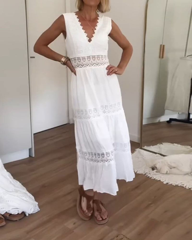 Lumière – Robe en dentelle avec décolleté en v