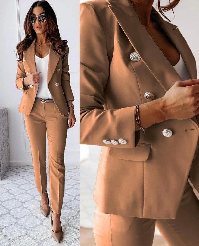 Fantine – Tailleur classique élégant