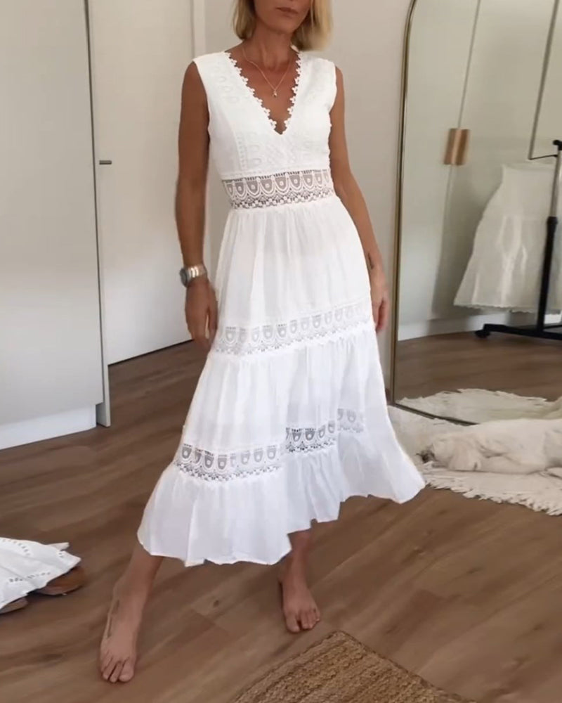 Lumière – Robe en dentelle avec décolleté en v