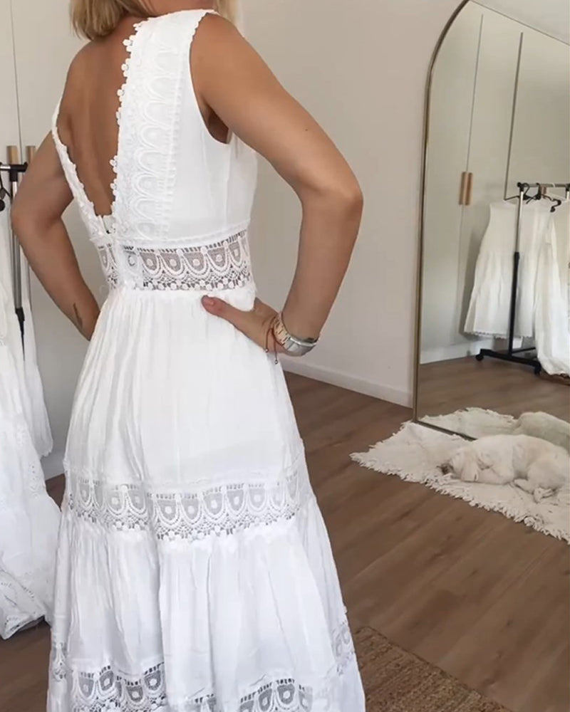 Lumière – Robe en dentelle avec décolleté en v