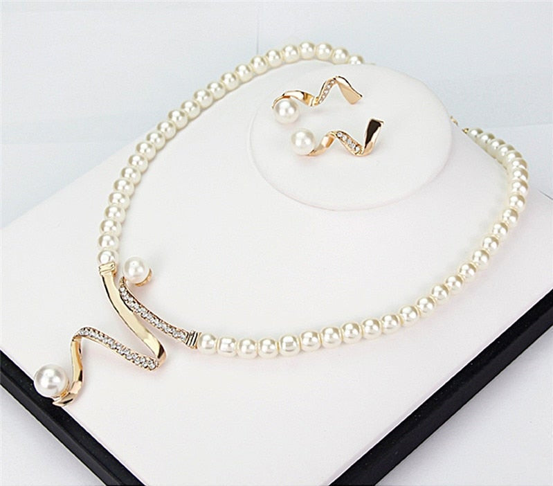 Cléophine - Parure collier et boucles d’oreilles avec perles