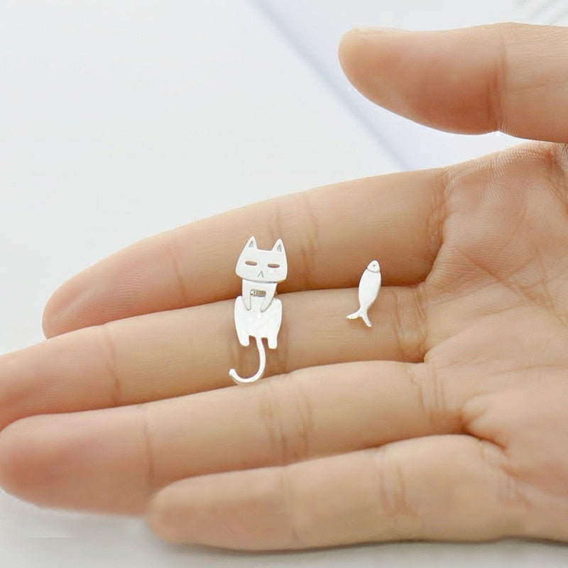 Grimphelis – Boucles d’oreilles en argent avec poisson et chat grimpant
