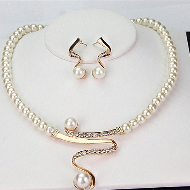 Cléophine - Parure collier et boucles d’oreilles avec perles