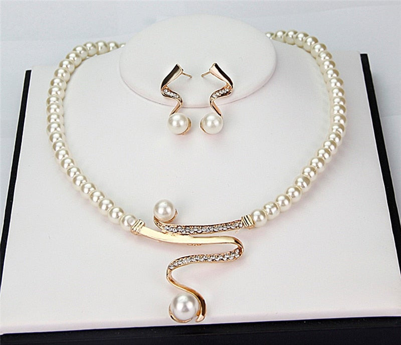Cléophine - Parure collier et boucles d’oreilles avec perles