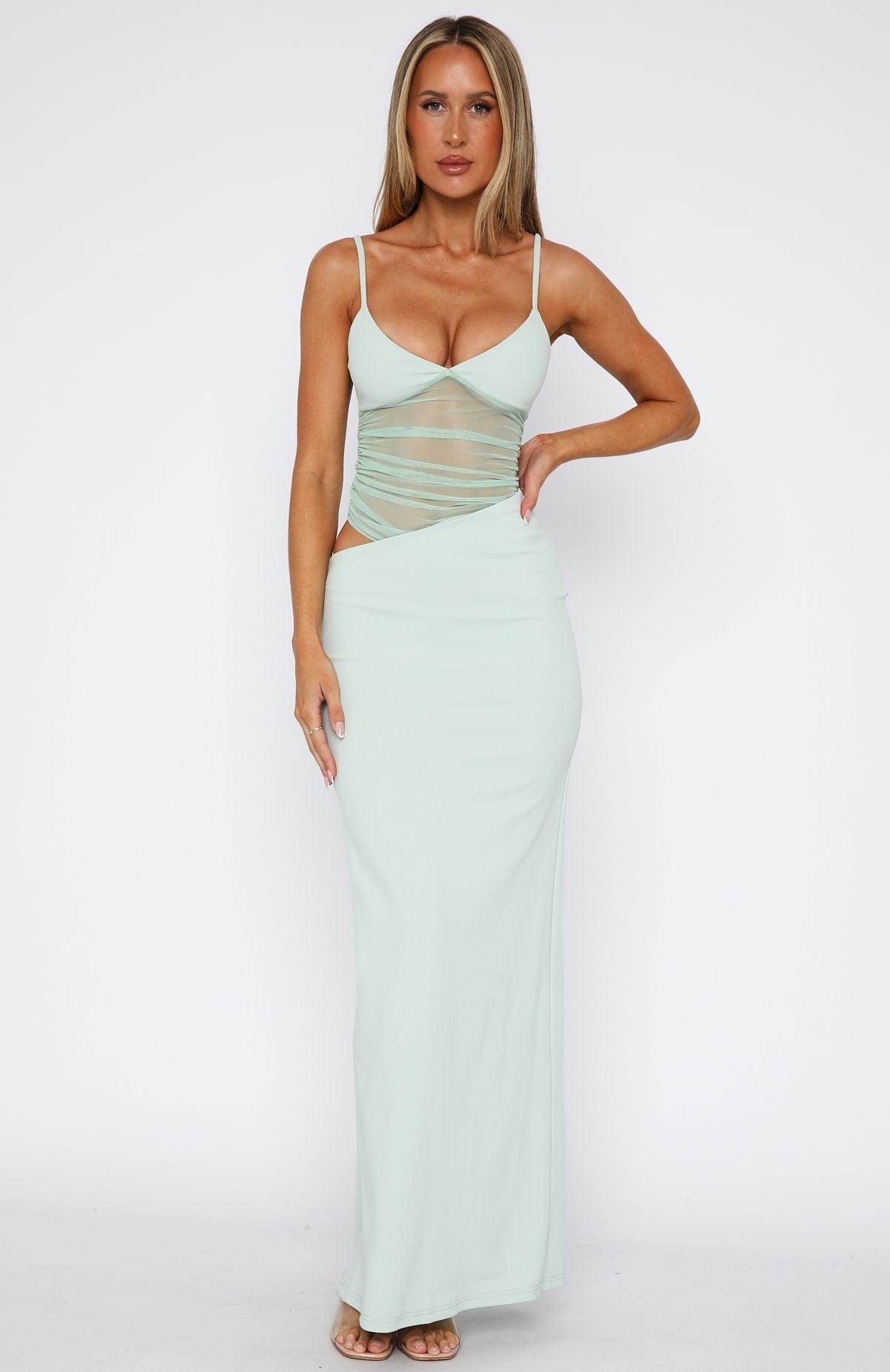 Adriana – Robe longue élégante à découpes