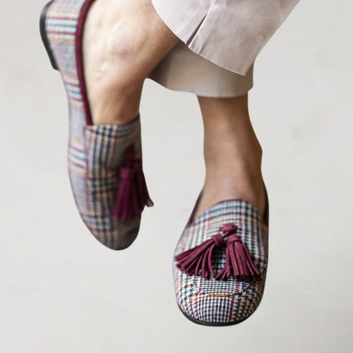 Nolèna - Mocassins à enfiler avec pompons écossais
