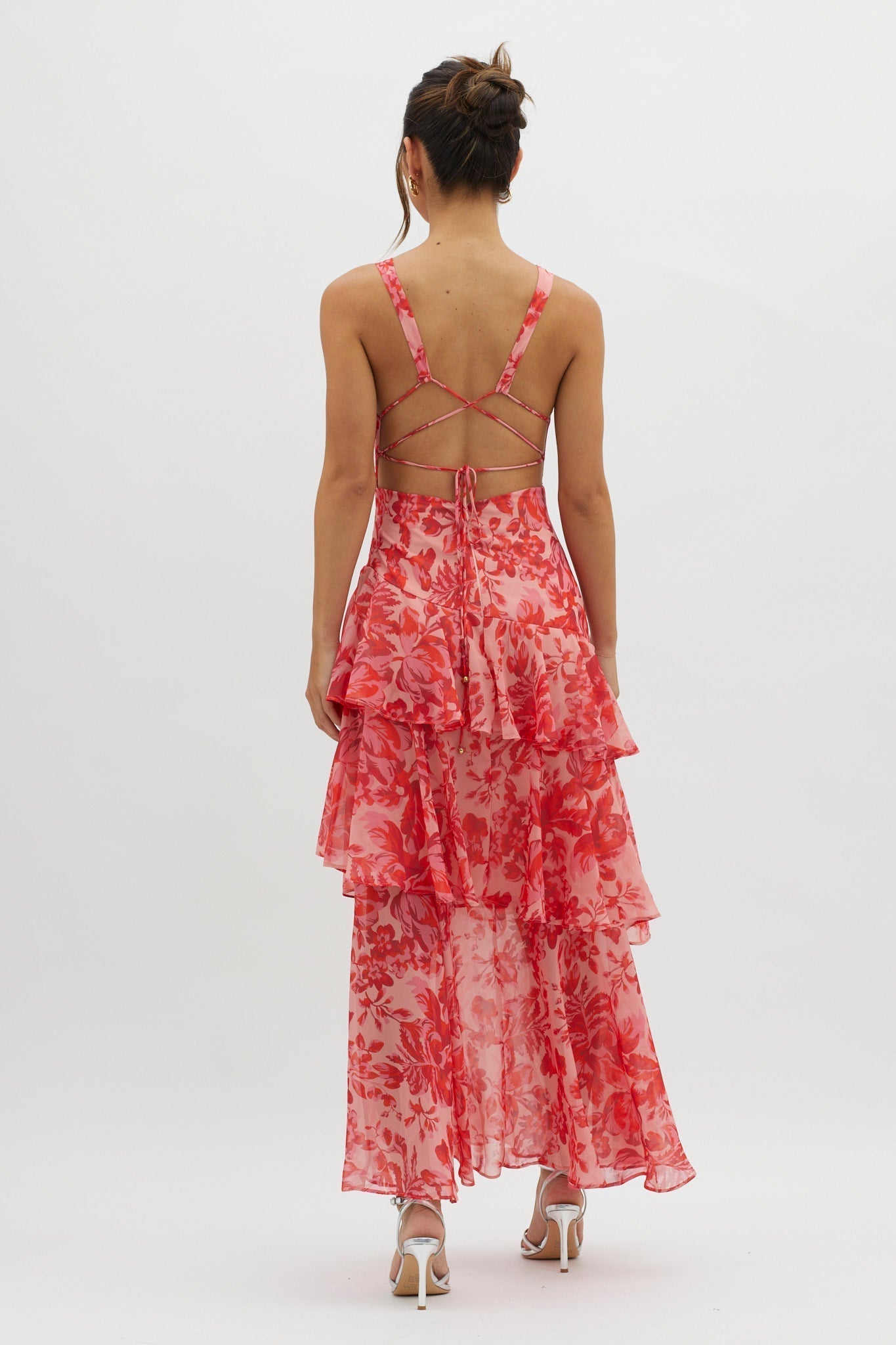 Assia – Robe midi à volants et dos noué