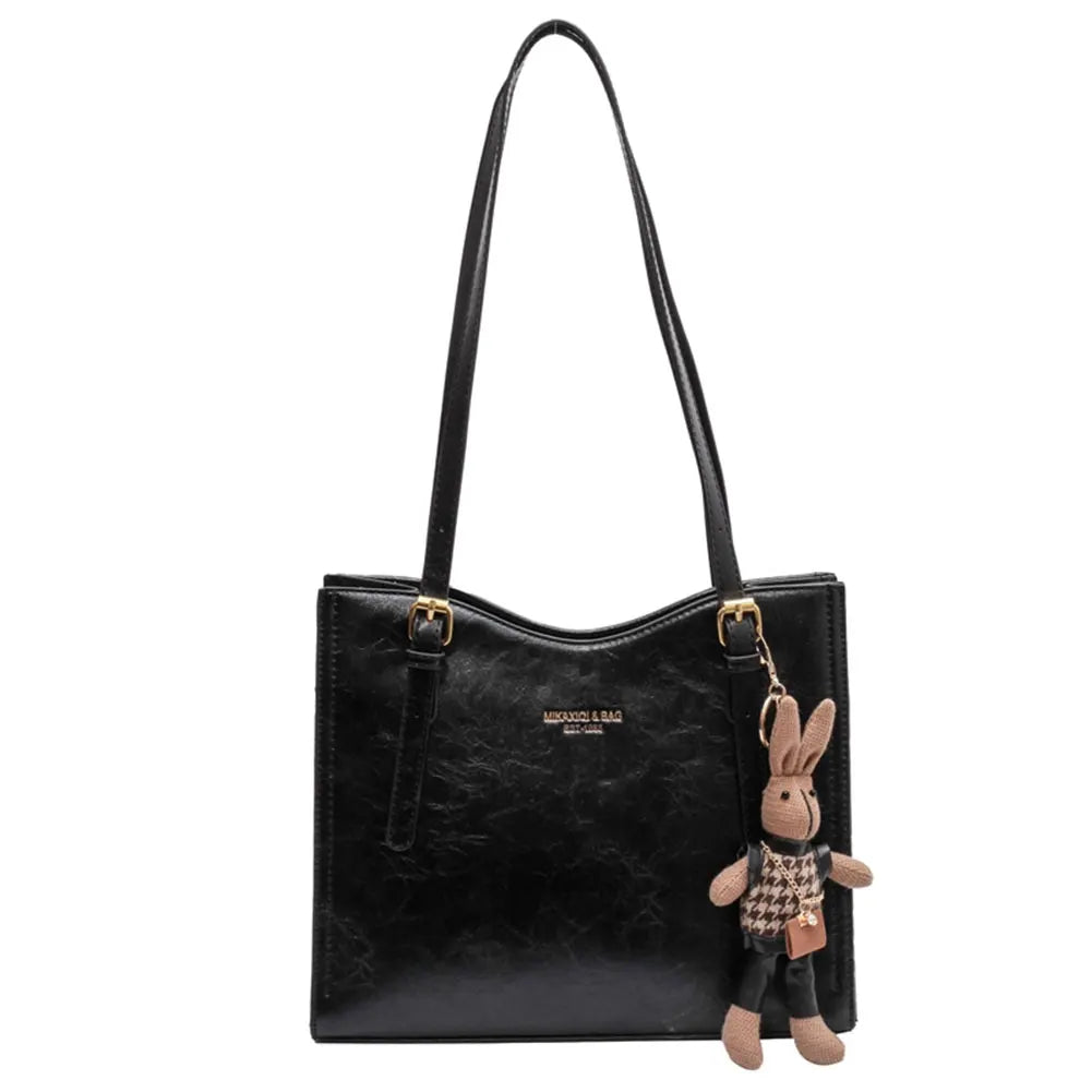 Janine – Sac fourre-tout élégant en cuir vegan avec breloque lapin
