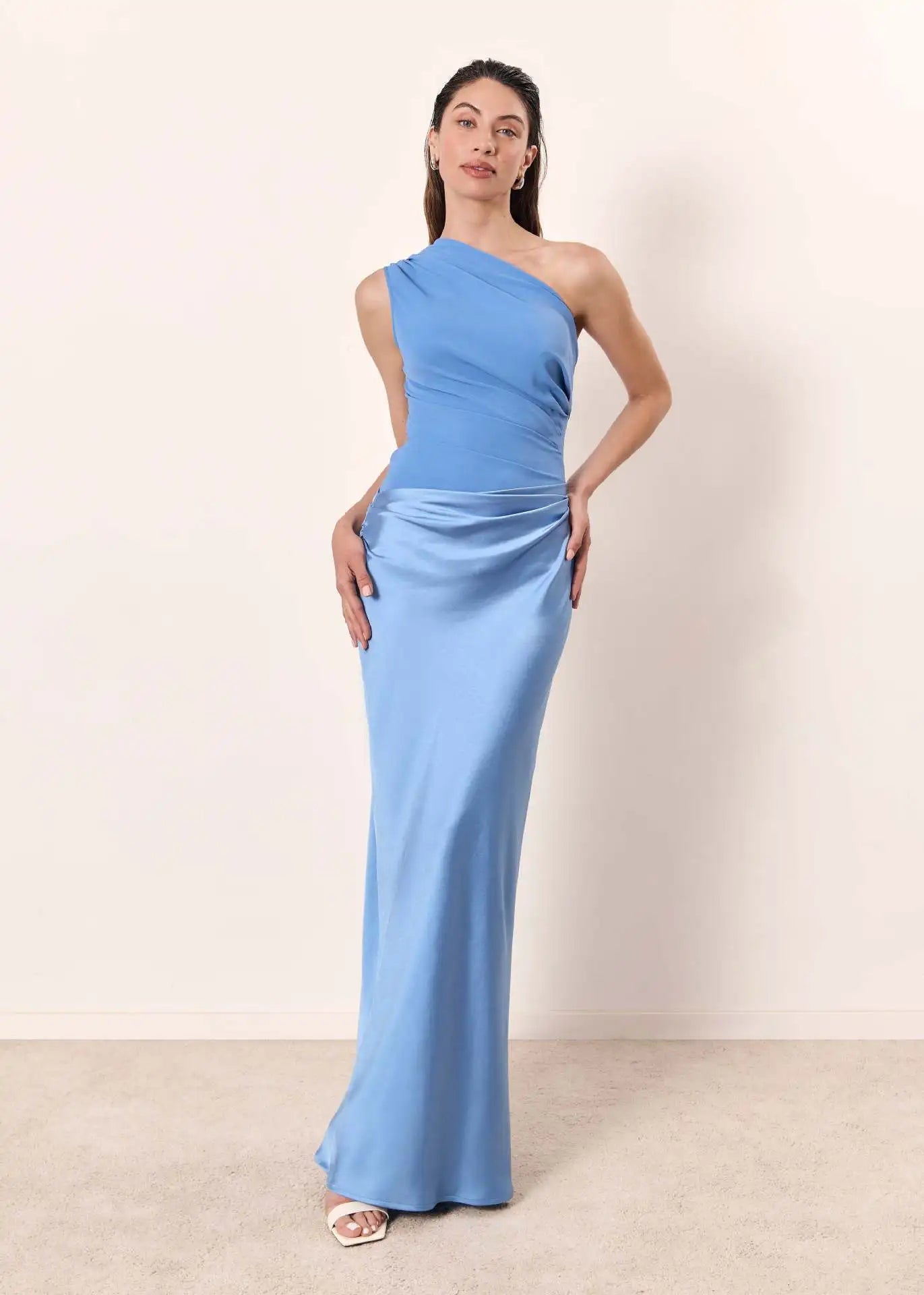Magdeleine - Robe longue satinée asymétrique
