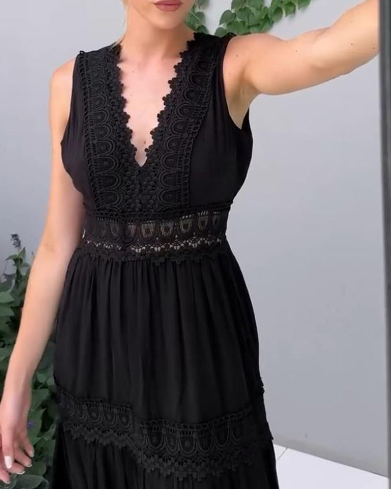 Lumière – Robe en dentelle avec décolleté en v