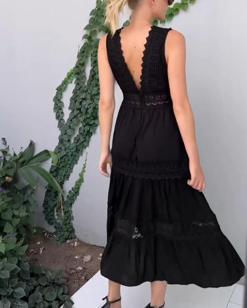 Lumière – Robe en dentelle avec décolleté en v