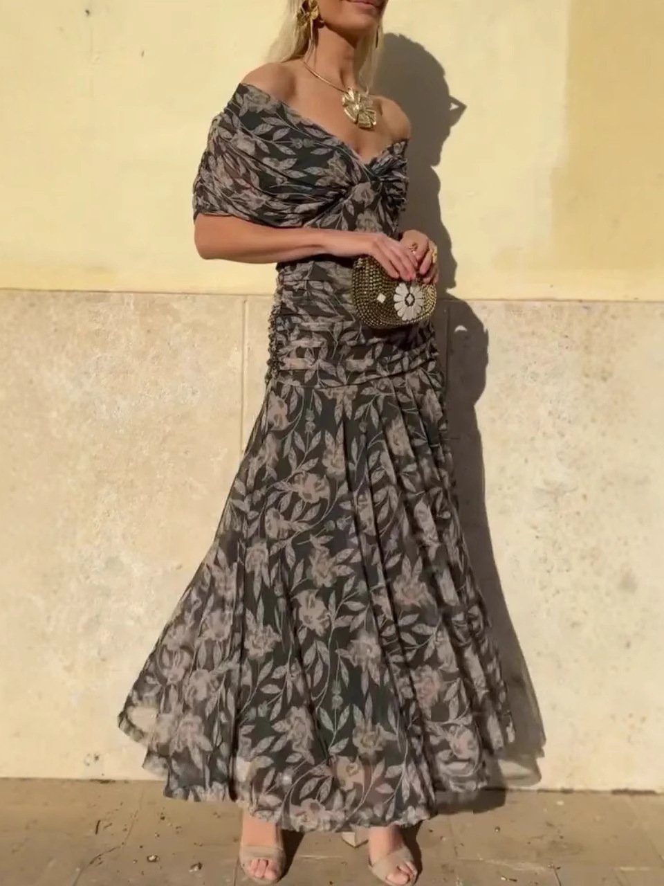 Naomi – Robe longue fluide à motif floral