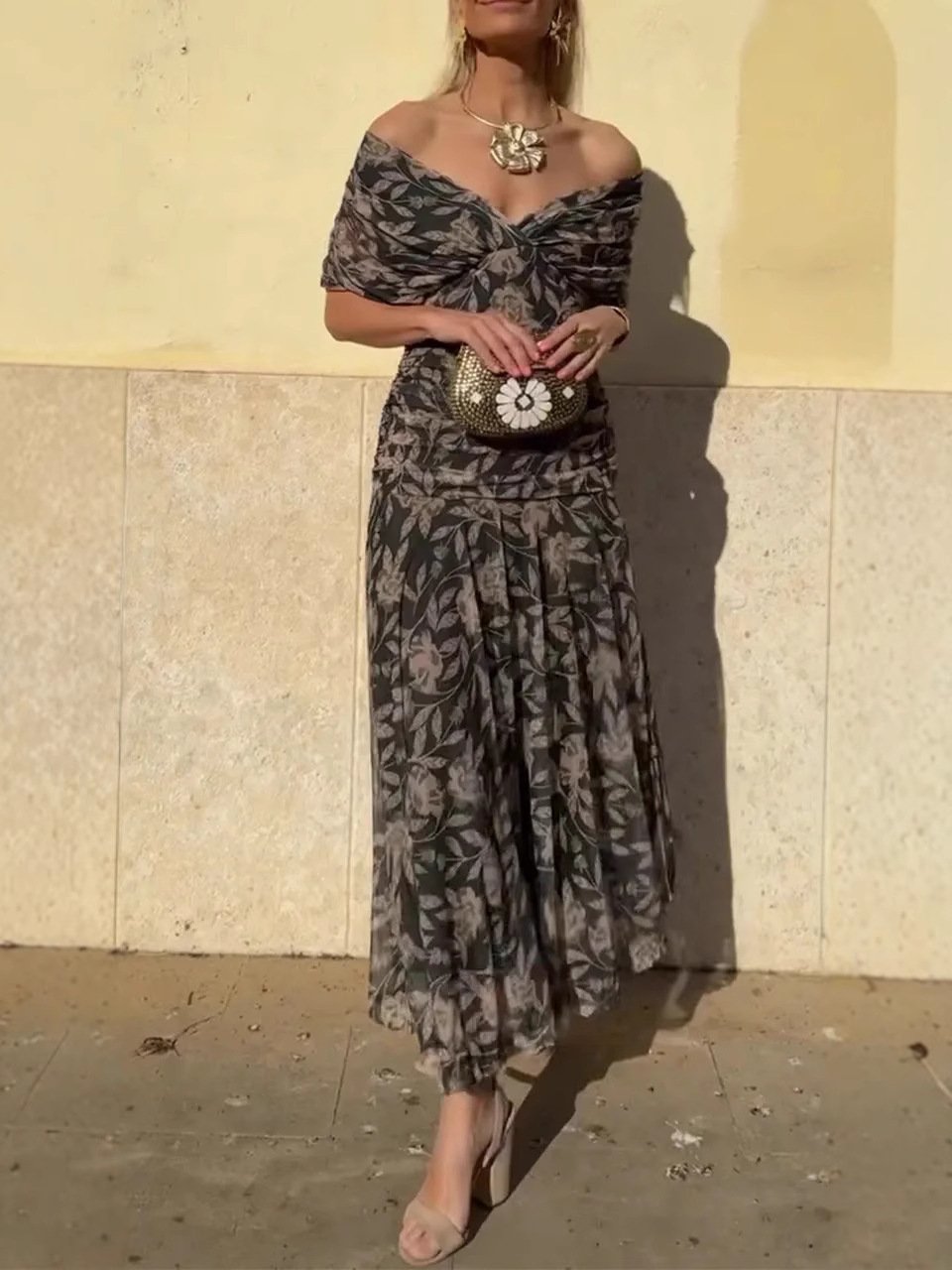 Naomi – Robe longue fluide à motif floral