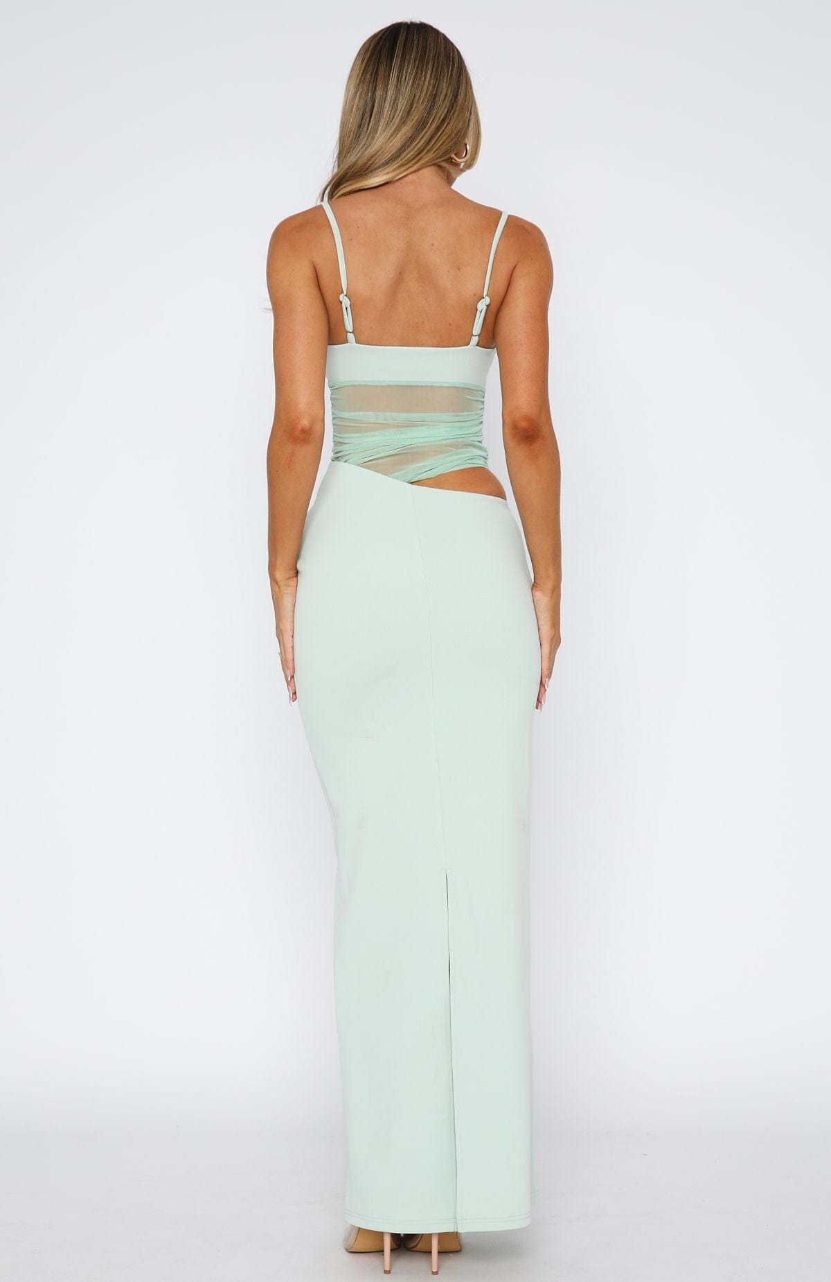 Adriana – Robe longue élégante à découpes