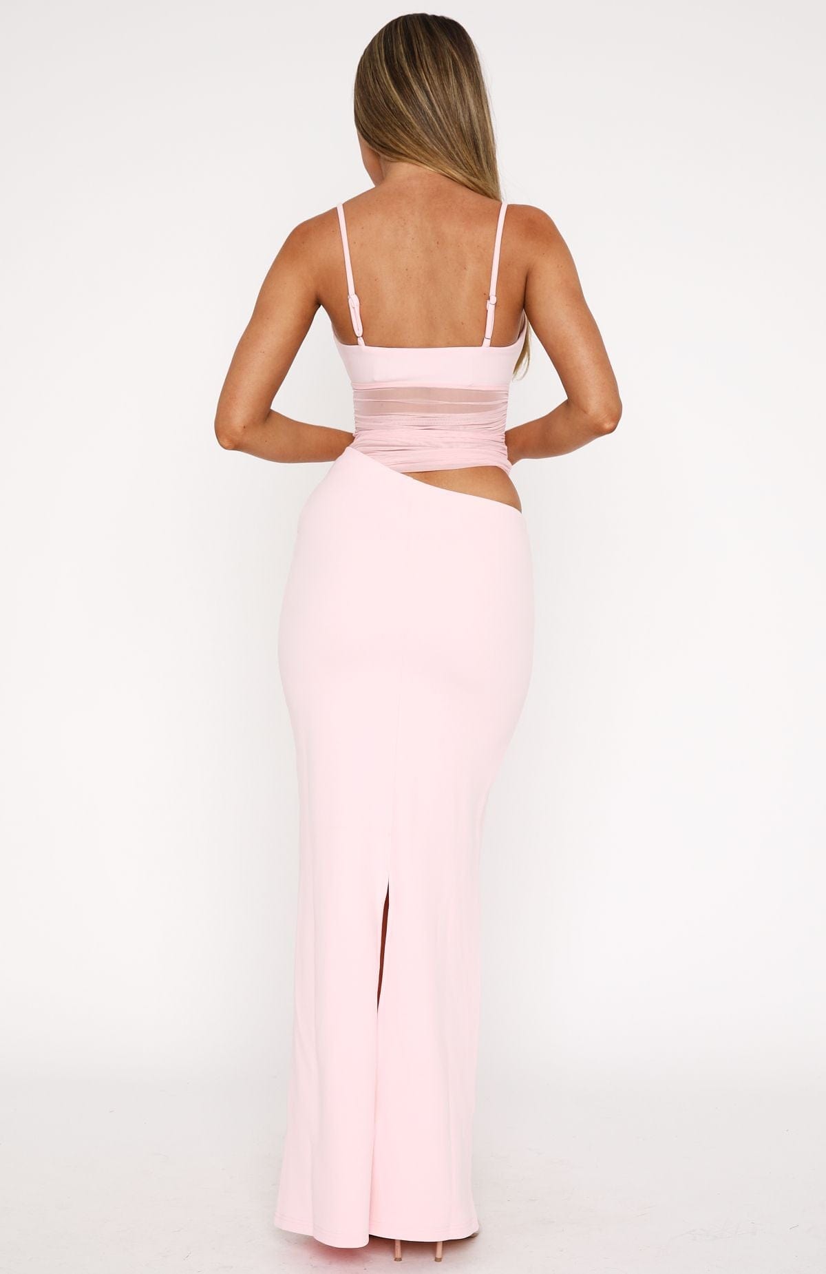 Adriana – Robe longue élégante à découpes