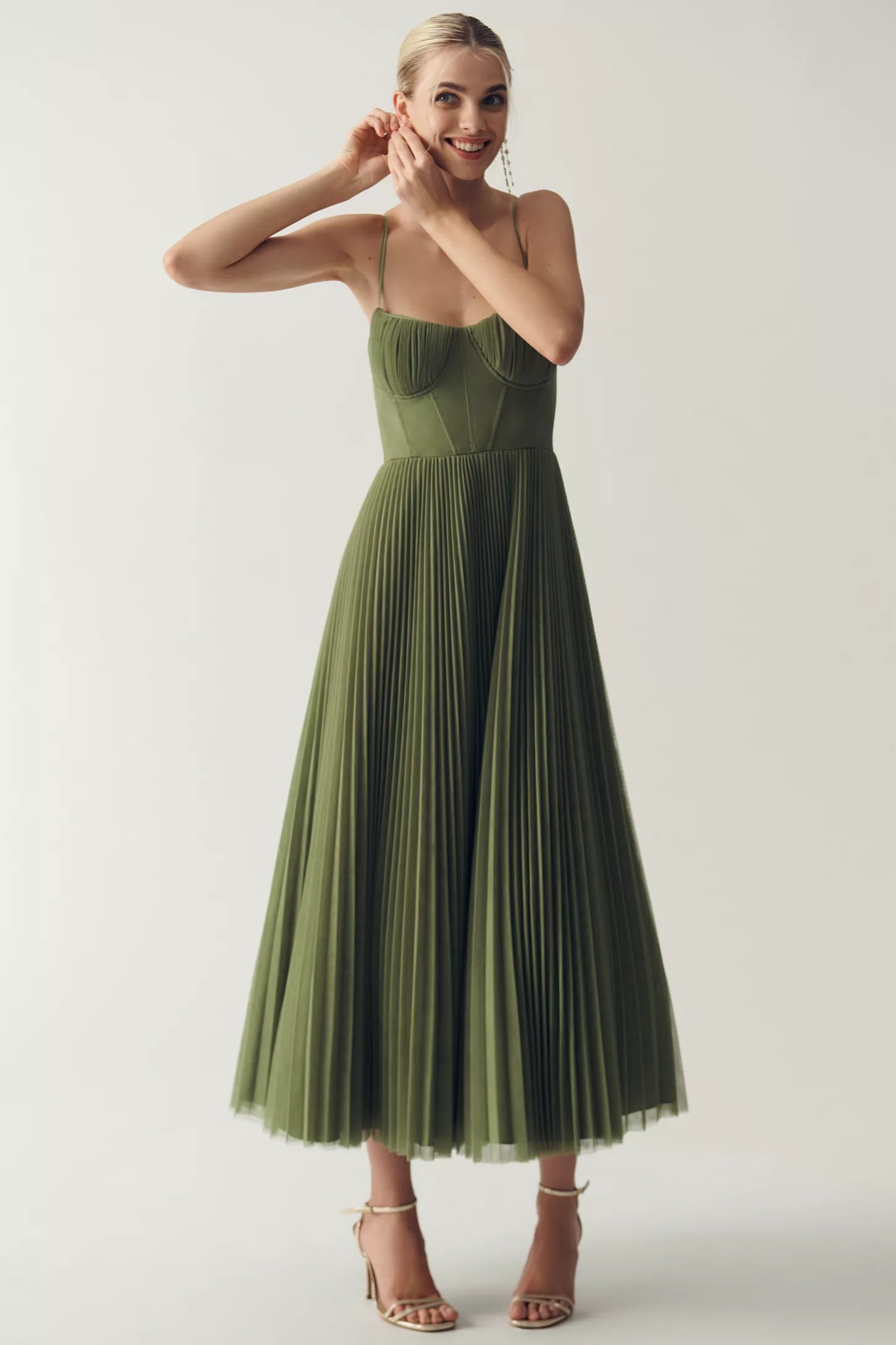 Talya – Robe midi plissée au bustier structuré