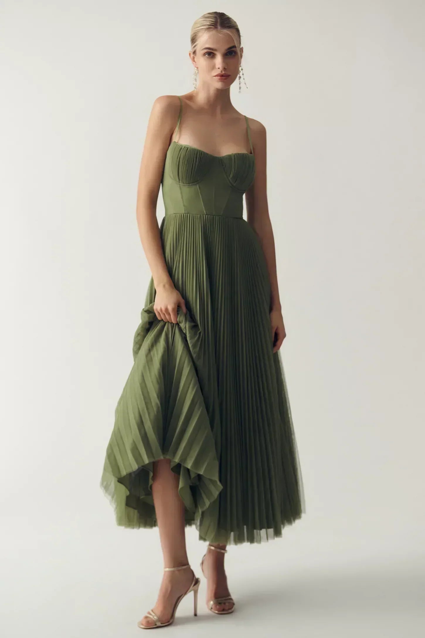 Talya – Robe midi plissée au bustier structuré