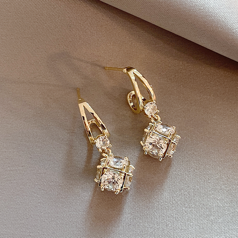 Zirgoldine – Boucles d’oreilles dorées élégantes avec zirconia