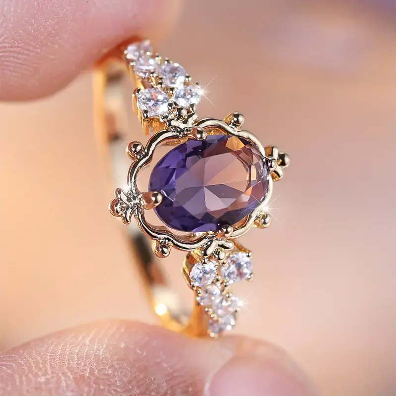 Violettia – Bague dorée élégante avec pierre violette et fins cristaux