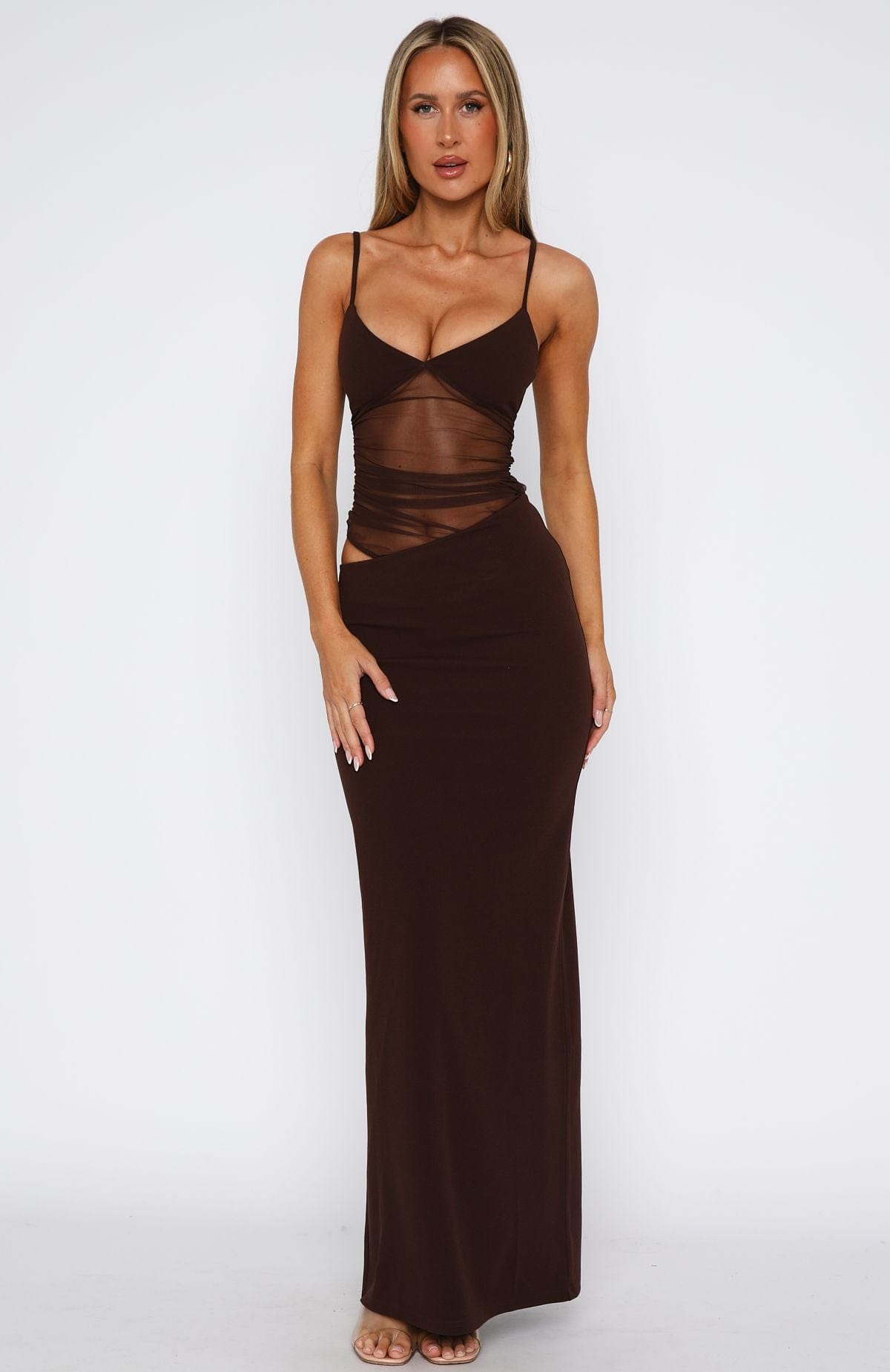 Adriana – Robe longue élégante à découpes