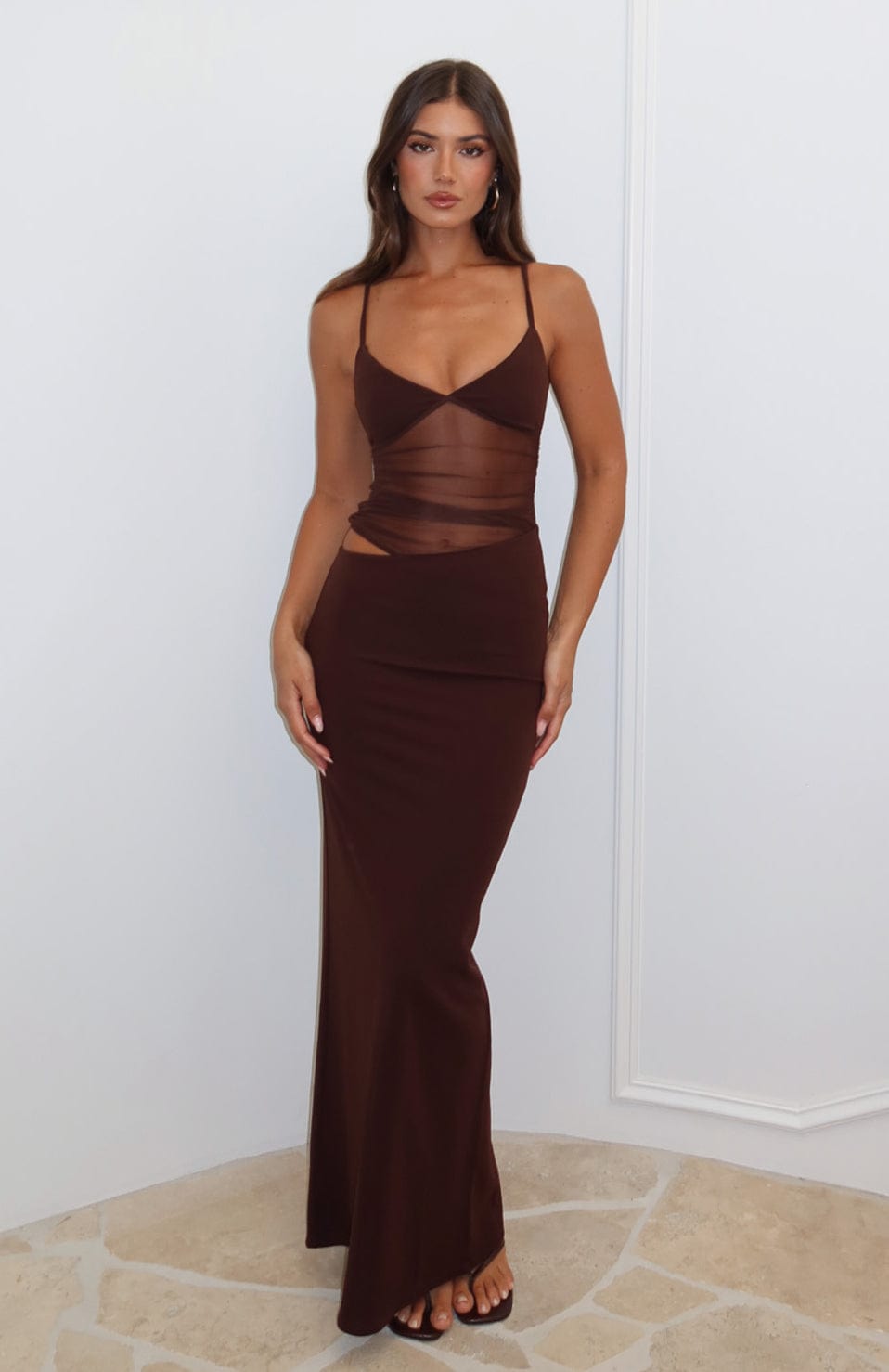 Adriana – Robe longue élégante à découpes
